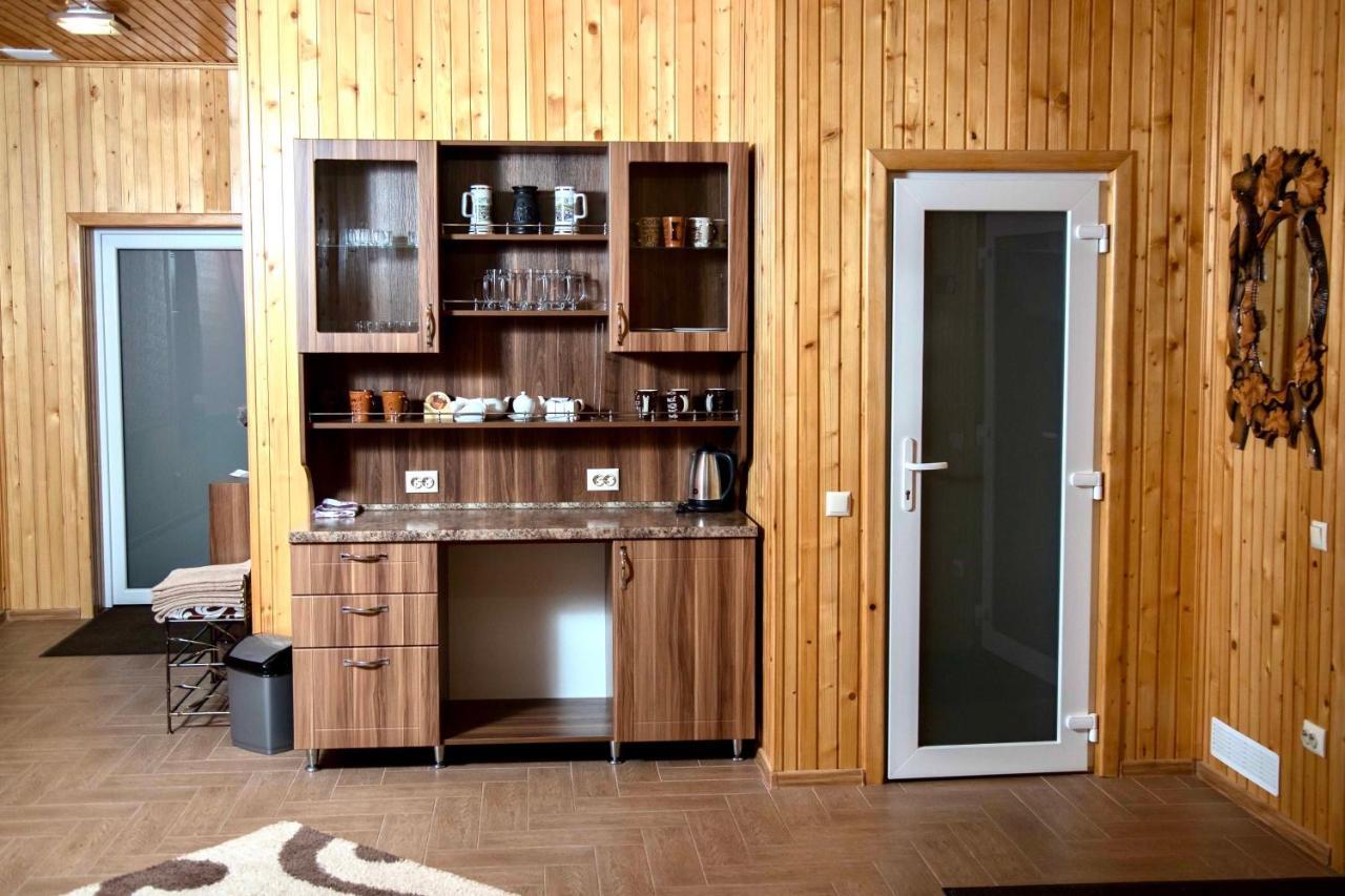 Вілія Hotel Lomachintsy Bagian luar foto
