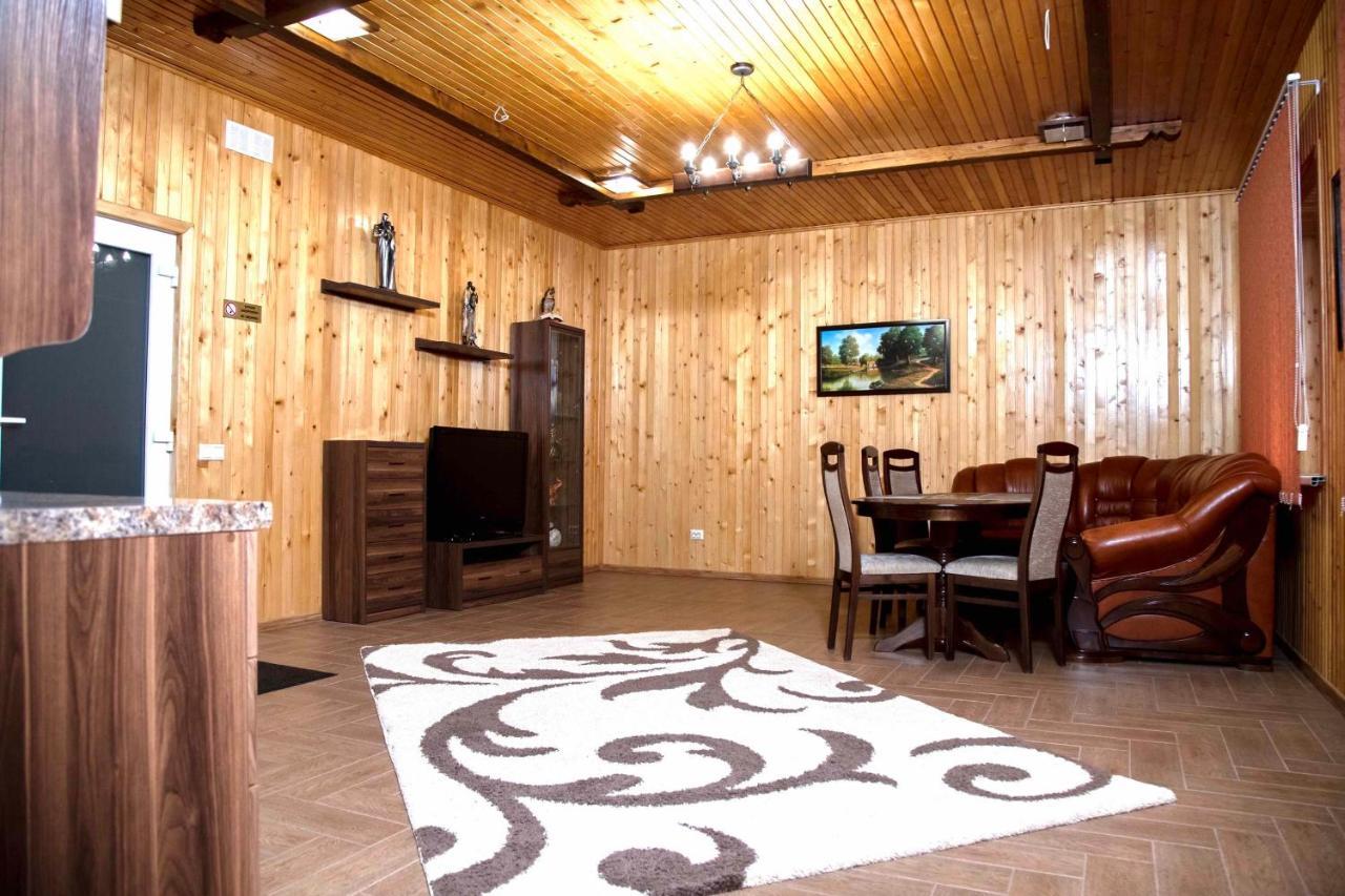Вілія Hotel Lomachintsy Bagian luar foto